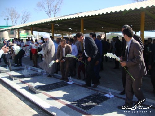 مراسم غبارروبی مزار شهدای شهرستان ترکمن به مناسبت هفته دفاع مقدس