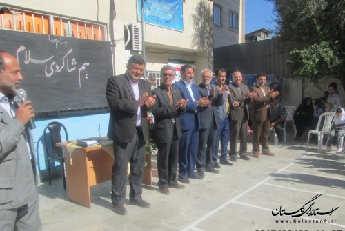 قصه گويي عضو كودك کانون پرورش فکری مجتمع گرگان در مراسم جشن روز شكوفه ها