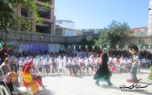 قصه گويي عضو كودك کانون پرورش فکری مجتمع گرگان در مراسم جشن روز شكوفه ها