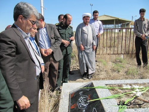گلزار شهدای گمنام شهر آق قلا غبارروبی و گلباران شد