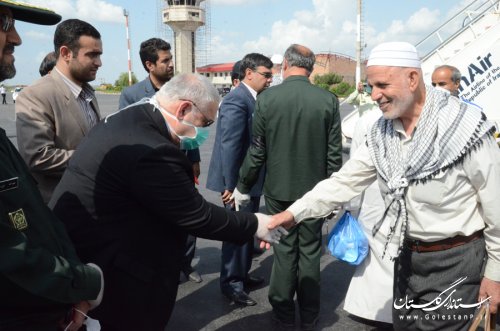 استقبال استاندار از زائران گلستانی بیت الله الحرام