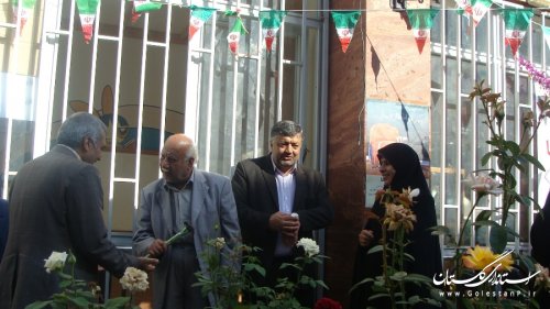 همه باید به فکر دانش آموزان نیازمند باشیم