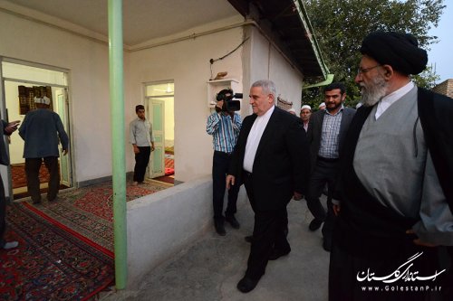 دیدار نماینده ولی فقیه و استاندار با خانواده های جان باختگان منا در گنبدکاووس