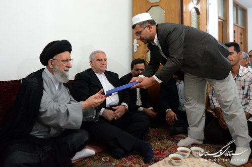 دیدار نماینده ولی فقیه و استاندار با خانواده های جان باختگان منا در گنبدکاووس