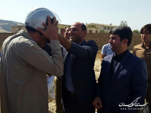 اهداء کلاه ایمنی به دهیاران و موتورسواران بخش پیشکمر کلاله