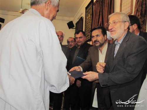 فرماندار گنبد خواستار واگذاری اراضی کشاورزی بخش داشلی برون به مردم شد
