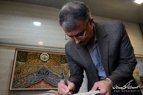 نمایشگاه عکس حرم مطهر امام علی (ع) باحضور سرپرست حوزه استاندار افتتاح شد