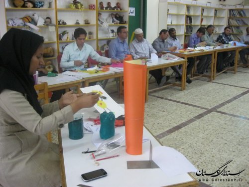 آشنايي معلمان ابتدايي با روش هاي قصه گويي و ساخت كاردستي