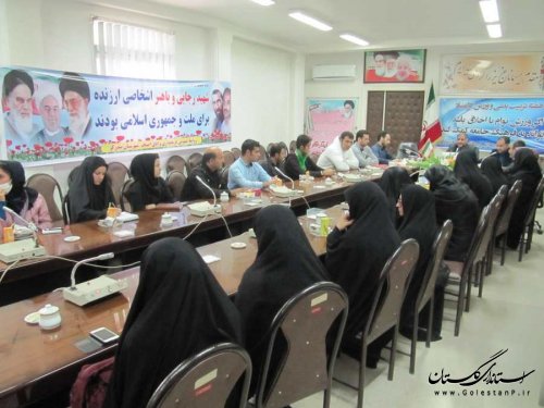 نشست صمیمی نخبگان قرآنی، علمی، فرهنگی و ورزشی بندرگز با فرماندار