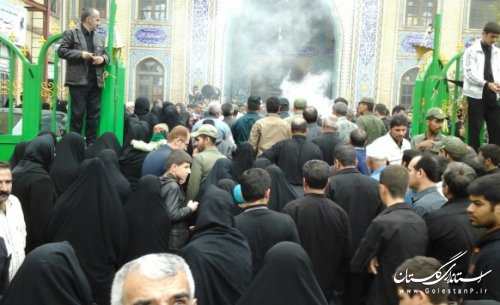 استقبال باشکوه مردم شهرستان ترکمن از پرچم بارگاه امام حسین (ع)