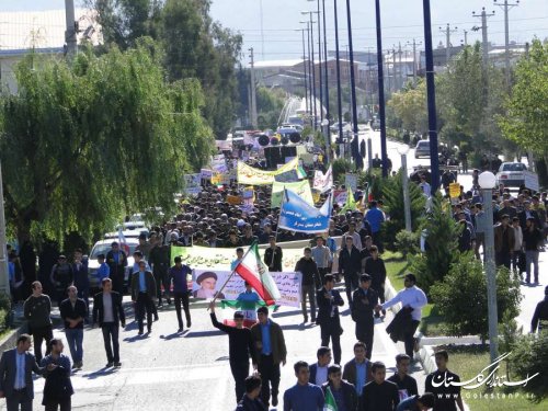  راهپیمایی 13 آبان با حضور  دانش آموزان و دانشجویان در شهرستان بندرگز برگزار شد