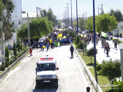  راهپیمایی 13 آبان با حضور  دانش آموزان و دانشجویان در شهرستان بندرگز برگزار شد