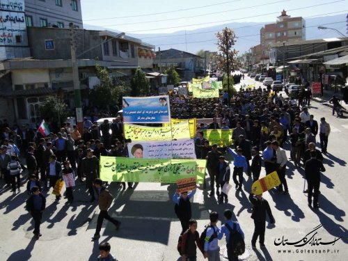  راهپیمایی 13 آبان با حضور  دانش آموزان و دانشجویان در شهرستان بندرگز برگزار شد