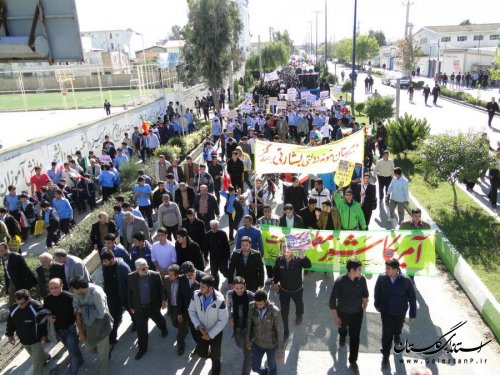  راهپیمایی 13 آبان با حضور  دانش آموزان و دانشجویان در شهرستان بندرگز برگزار شد