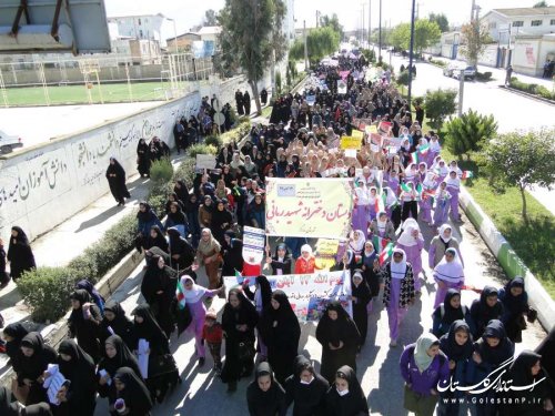  راهپیمایی 13 آبان با حضور  دانش آموزان و دانشجویان در شهرستان بندرگز برگزار شد