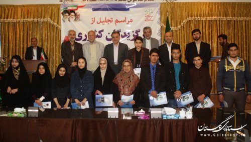 تجلیل معاون استاندار از دانش آموزان برگزیده در مسابقات کشوری
