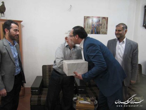 دیدار فرماندار بندرگز و مشاور استاندار در امور ایثارگران با خانواده های شهدا و جانبازان