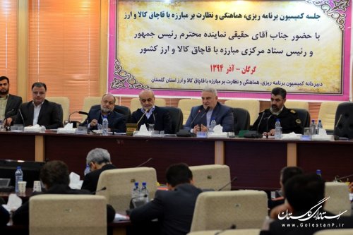 در کشور سالانه حدود 20 میلیارد دلار کالای قاچاق ورودی و خروجی داریم