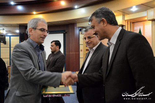 تجلیل از دستگاه های برتر حوزه ارتباط مردمی سفر کاروان تدبیر و امید به استان