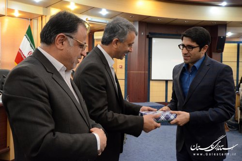 تجلیل از دستگاه های برتر حوزه ارتباط مردمی سفر کاروان تدبیر و امید به استان