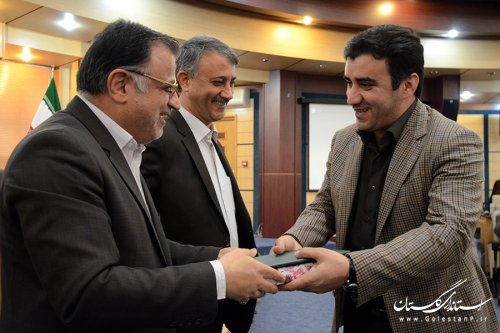 تجلیل از دستگاه های برتر حوزه ارتباط مردمی سفر کاروان تدبیر و امید به استان