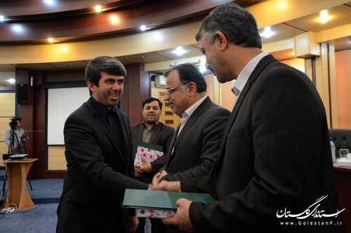 تجلیل از دستگاه های برتر حوزه ارتباط مردمی سفر کاروان تدبیر و امید به استان