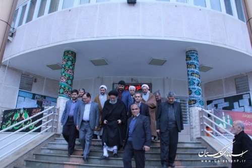 جلسه پرسش وپاسخ باحضورنماینده ولی فقیه دراستان و فرماندارگرگان در دبیرستان نمونه