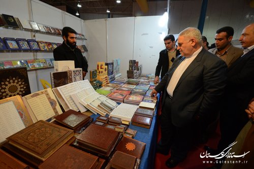 بازدید استاندار گلستان از نمایشگاه کتاب استان