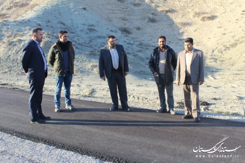 بازدید فرماندار مراوه تپه از پروژه آسفالت مسیر دادلی غزنین