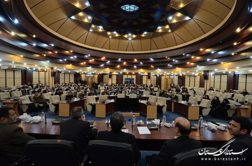 نشست صمیمی معاون توسعه مدیریت و منابع انسانی با کارکنان استانداری