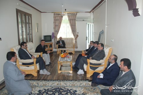 حضور در کنار خانواده شهدا توفیق الهی برای مدیران است