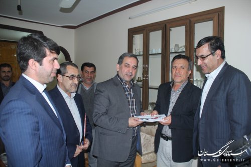 حضور در کنار خانواده شهدا توفیق الهی برای مدیران است