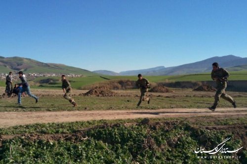 با حضور فرماندار و مسئولین شهرستان کلاله،مانور بزرگ فجر انقلاب برگزار شد