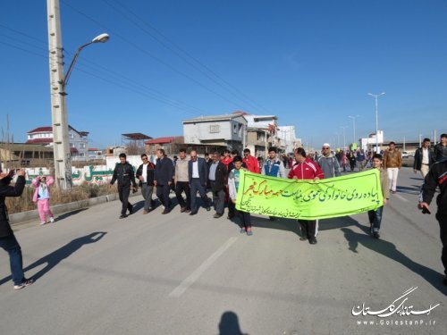 به مناسبت دهه فجر پیاده روی همگانی در شهرستان ترکمن برگزار شد
