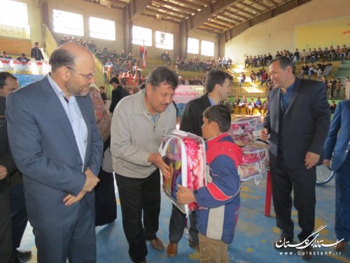 به مناسبت دهه فجر پیاده روی همگانی در شهرستان ترکمن برگزار شد