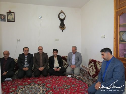 دیدار معاون توسعه مدیریت و منابع انسانی استانداری با خانواده شهید در گالیکش