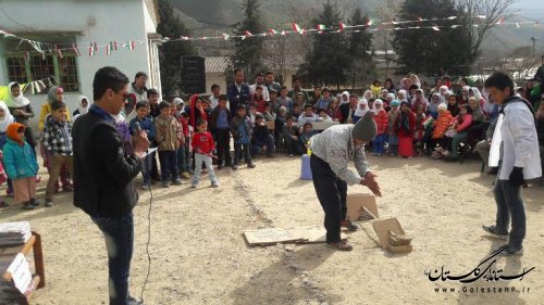 مراسم جشن انقلاب در روستای عرب قاری حاجی شهرستان مراوه تپه برگزار شد