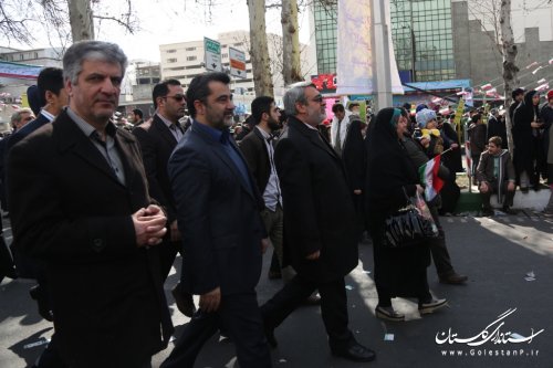 ملت ایران با وجود توطئه دشمنان همچنان پای آرمان های انقلاب ایستاده اند