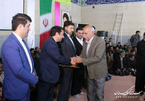 رونمایی از کیک 37 متری در سی و هفتمین سالگرد انقلاب اسلامی در گالیکش