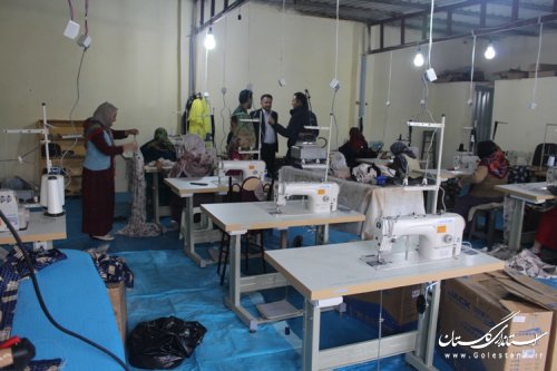 بازدید فرماندار مراوه تپه از کارگاه تولید پوشاک در شهر مراوه تپه