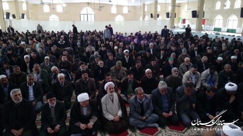 فرماندار در جمع مردم نمازگزار کلاله به ایراد سخن پرداخت