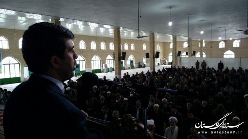 فرماندار در جمع مردم نمازگزار کلاله به ایراد سخن پرداخت