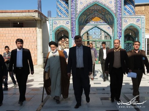 صبح امروز فرماندار و امام جمعه شهرستان گالیکش رای خود را به صندوق انداختند