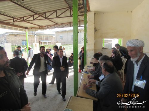 بازدید فرماندار گمیشان از شعب اخذ رأی شهرستان
