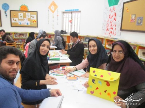 معلمان ابتدايي با دور ريختني ها كاردستي ساخته  و براي دانش آموزان قصه گفتند