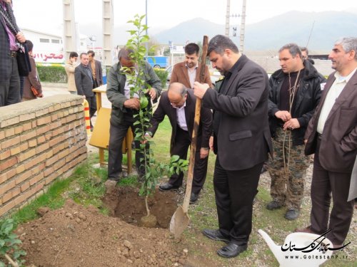در روز بزرگداشت شهدا،گلزار شهدای گمنام رامیان عطر افشانی شد 