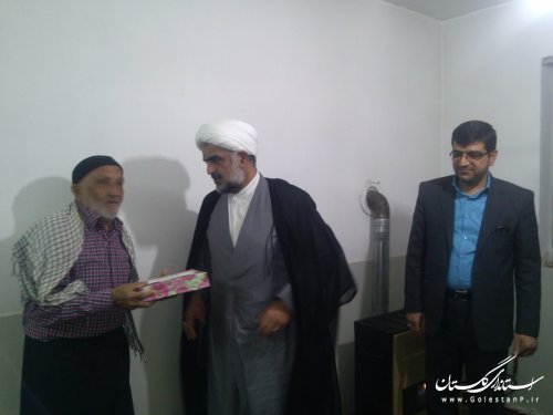 دیدار معاون فرماندار رامیان با خانواده معزز شهید