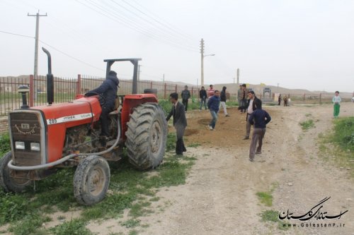 غرس نهال توسط فرماندار مراوه تپه در آرامگاه مختومقلی فراغی