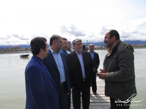 بازدید فرماندار بندرگز از روند خدمات رسانی به مسافرین نوروزی در ساحل دریا