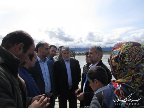 بازدید فرماندار بندرگز از روند خدمات رسانی به مسافرین نوروزی در ساحل دریا